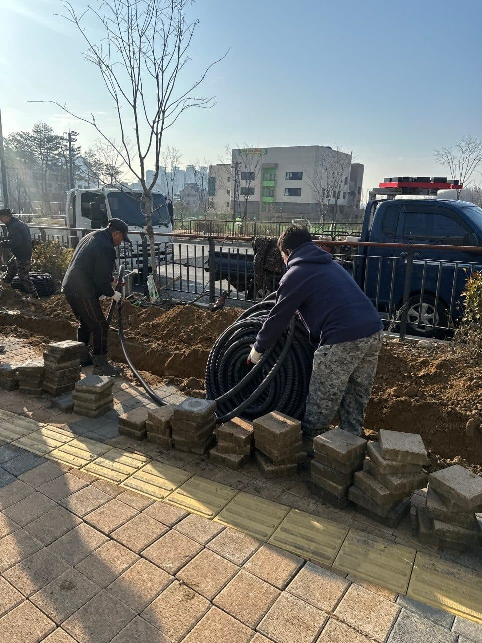 단지 내 보도 사각블럭 재포장 완성 사진 1
